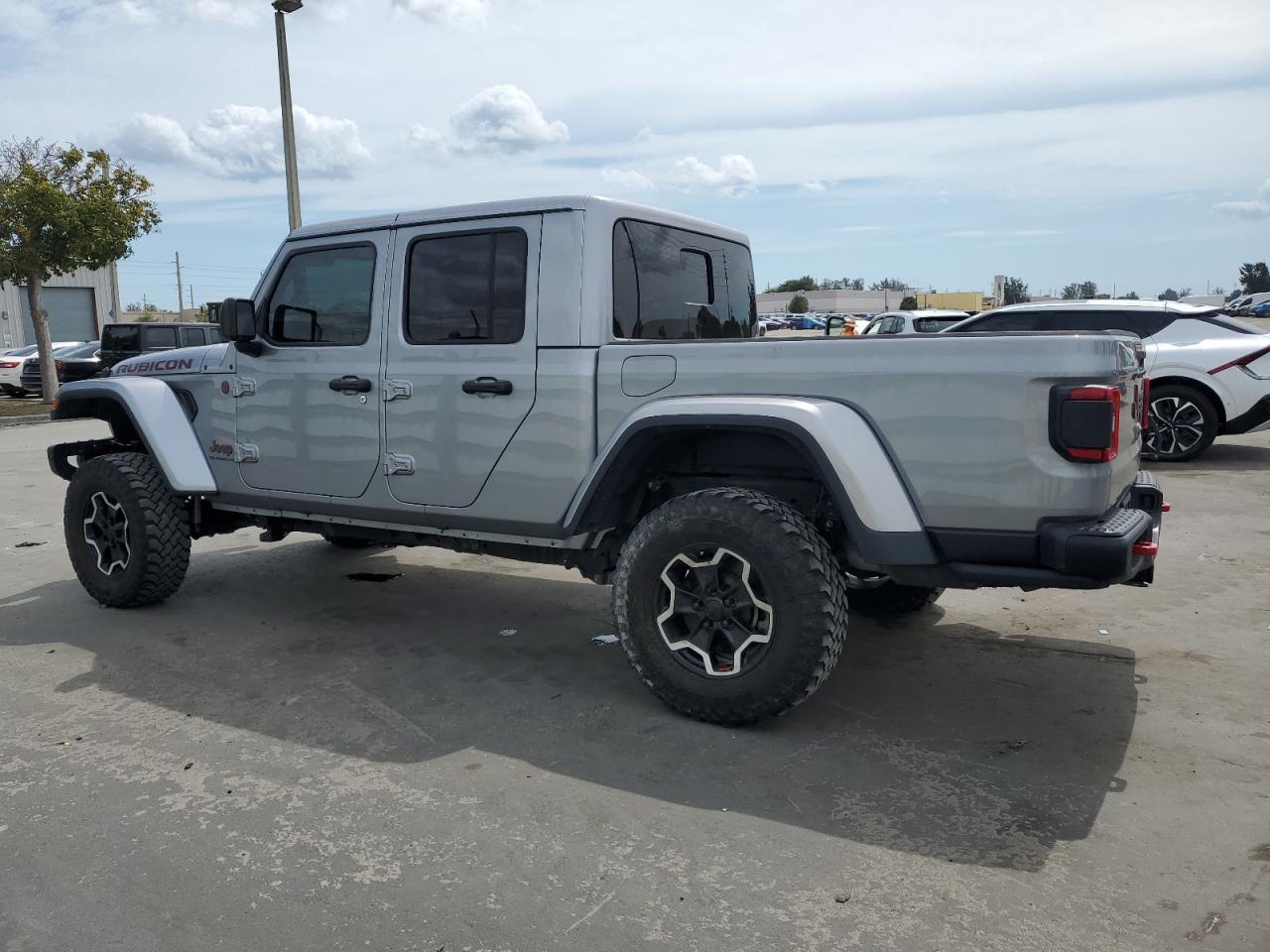 2020 Jeep Gladiator - Image 2