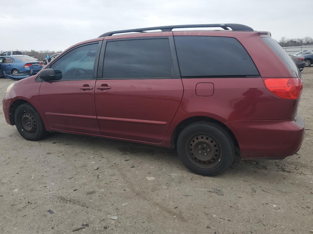 2009 Toyota Sienna - Image 2