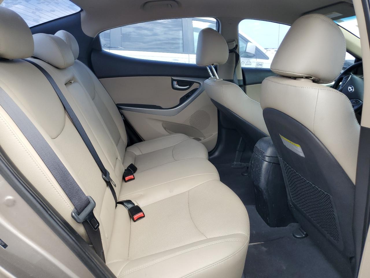 2015 Hyundai Elantra - Image 10