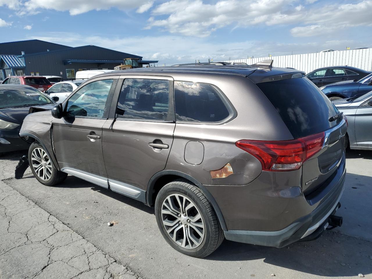 2017 Mitsubishi Outlander - Image 2
