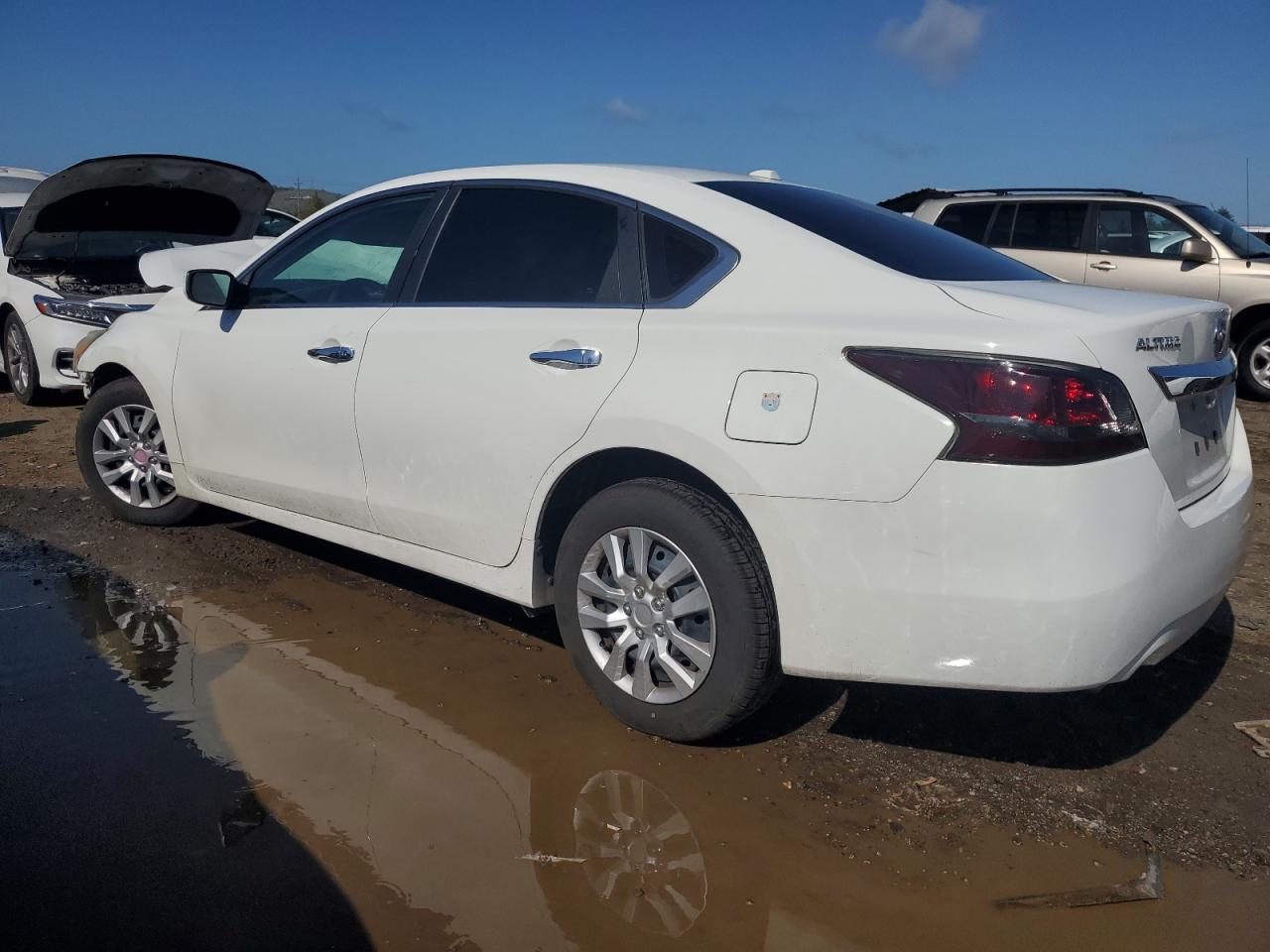 2015 Nissan Altima - Image 2