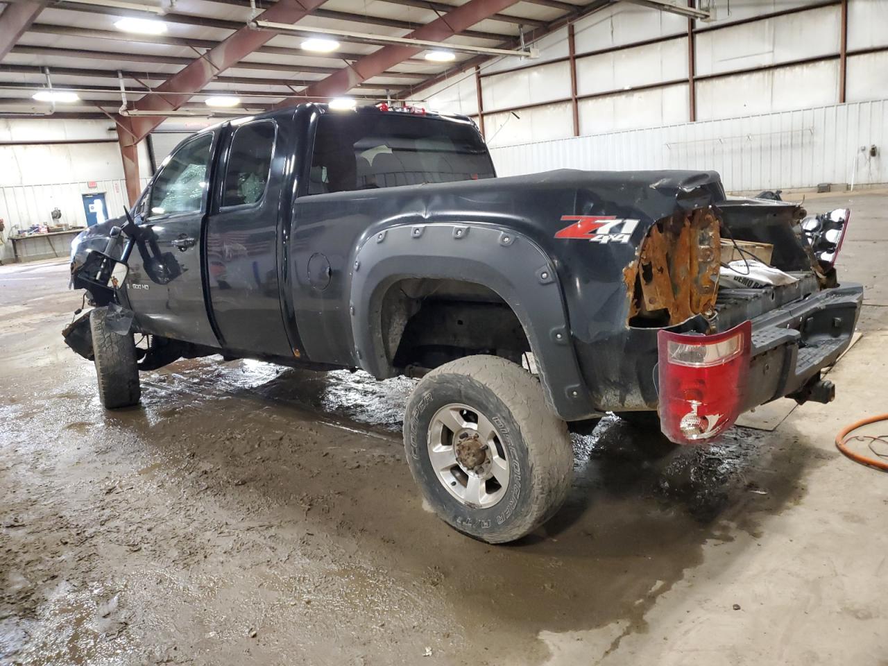 2009 GMC Sierra - Image 2