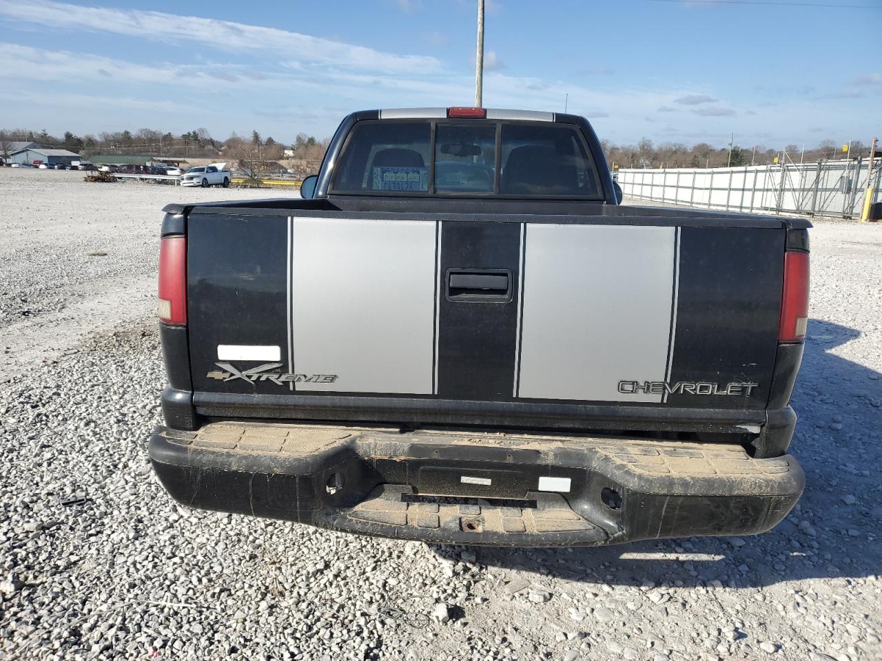 2001 Chevrolet S-10 Pickup - Image 6