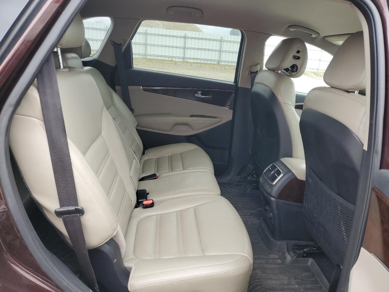 2016 Kia Sorento - Image 11