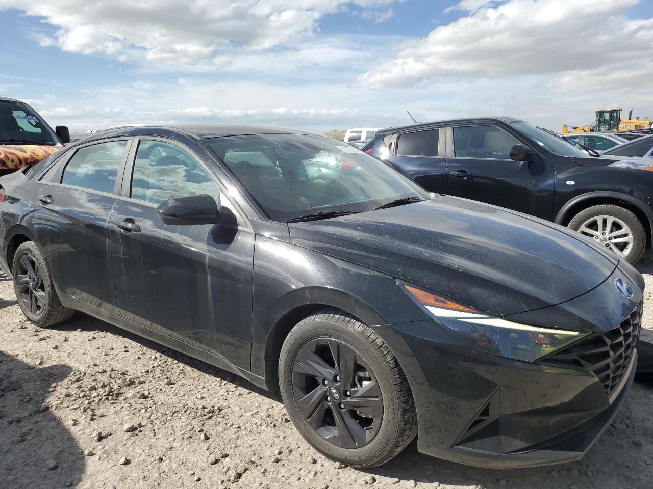 2022 Hyundai Elantra - Image 4