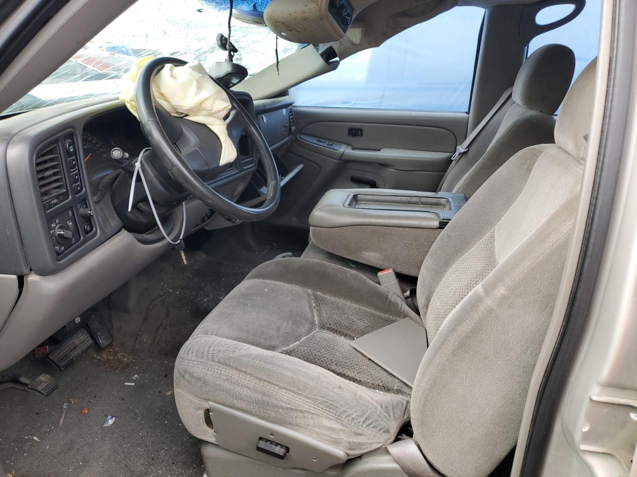 2004 Chevrolet Tahoe - Image 7
