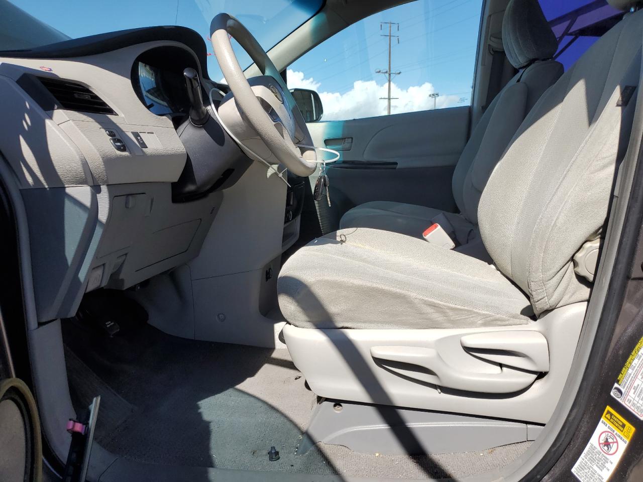 2011 Toyota Sienna - Image 7