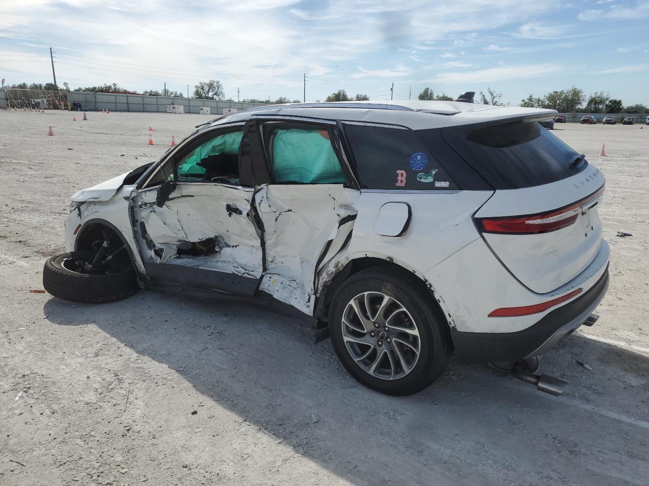 2022 Lincoln Corsair - Image 2