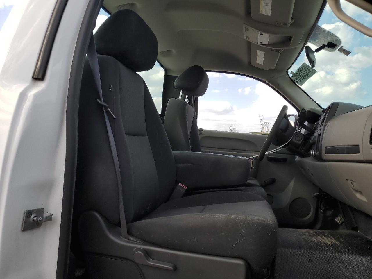 2011 Chevrolet Silverado - Image 10