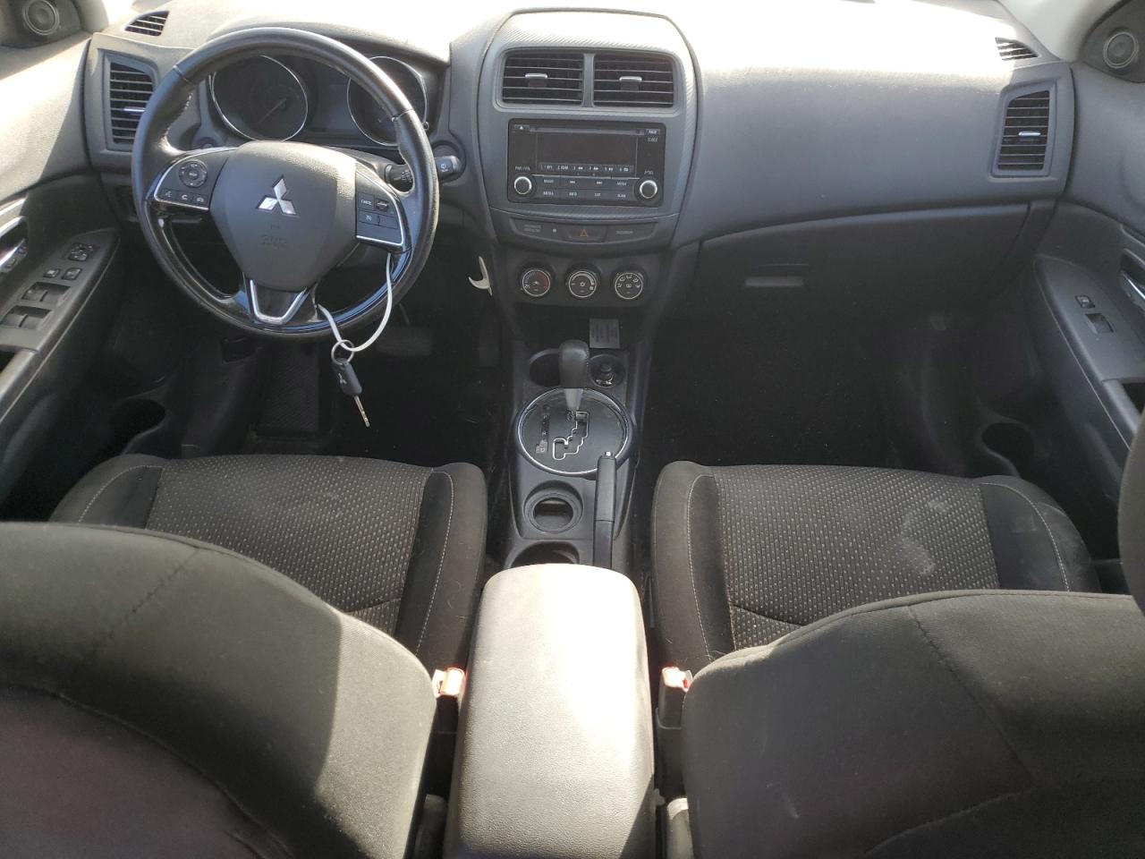 2016 Mitsubishi Outlander - Image 8