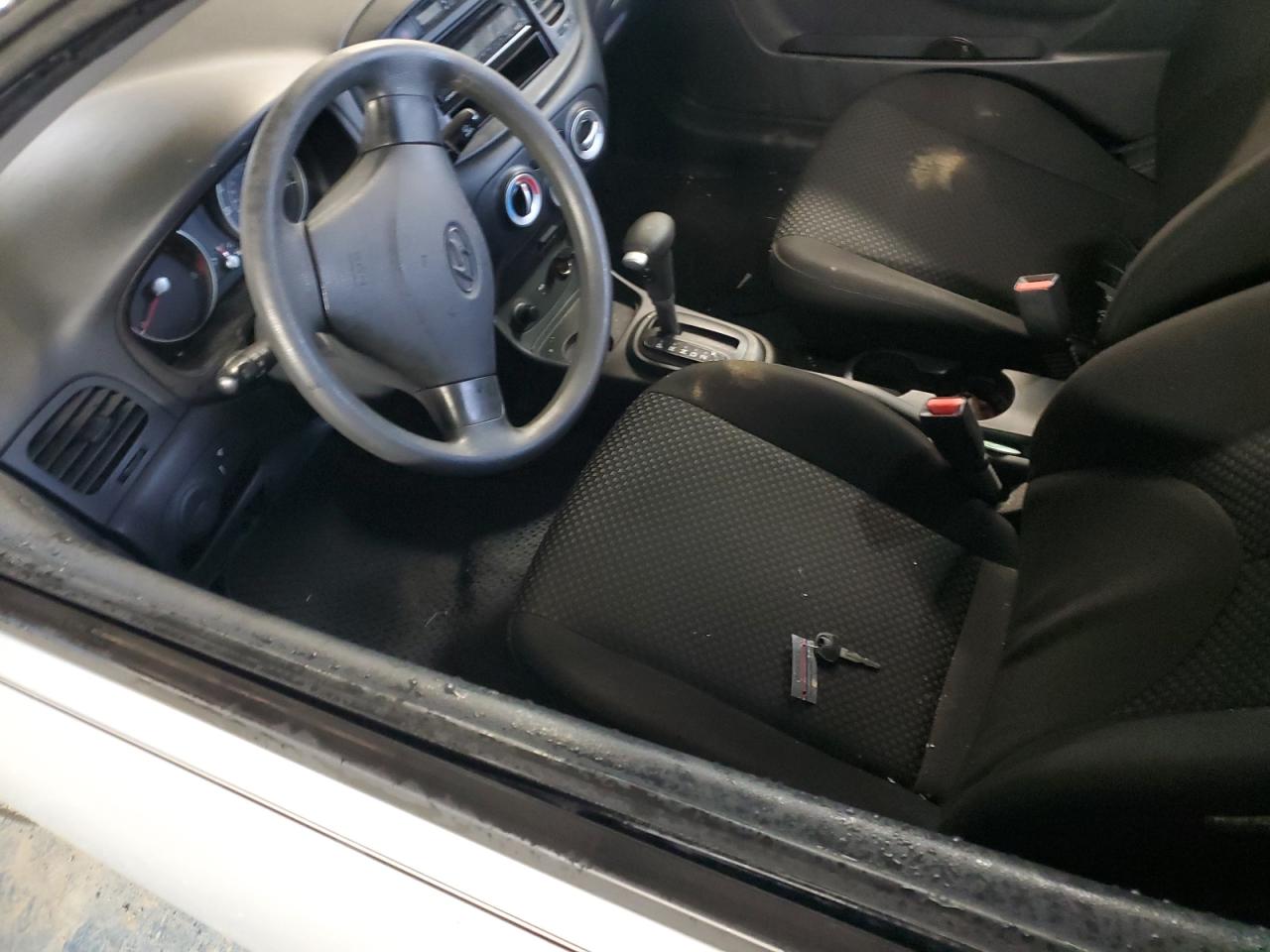 2008 Hyundai Accent - Image 7