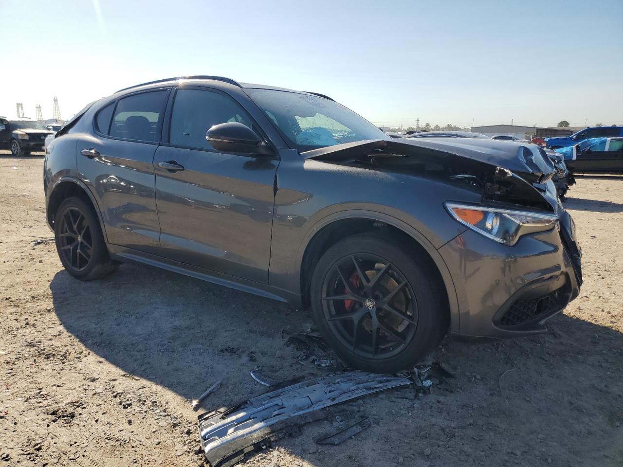 2021 Alfa Romeo Stelvio - Image 4