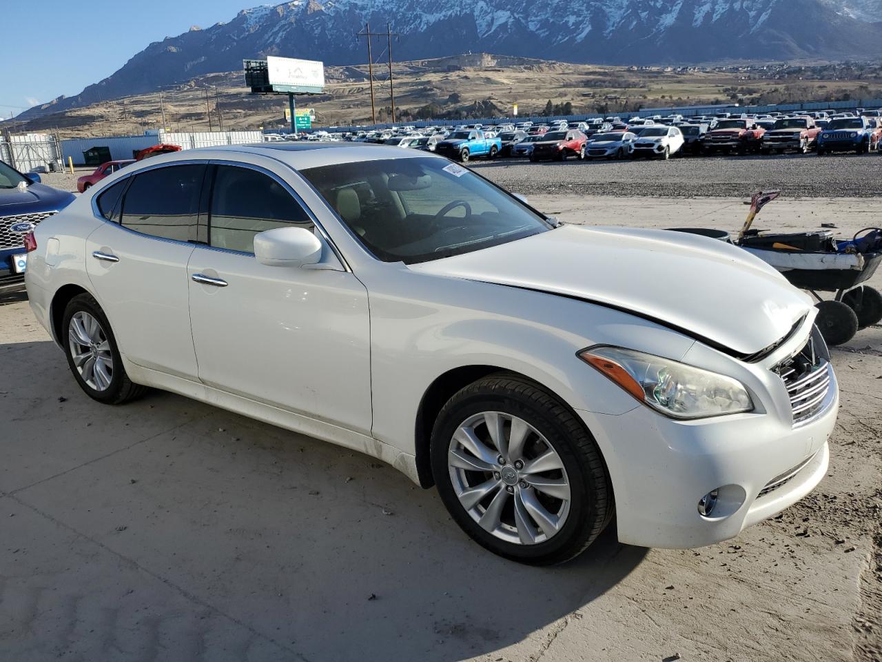 2011 Infiniti M - Image 4