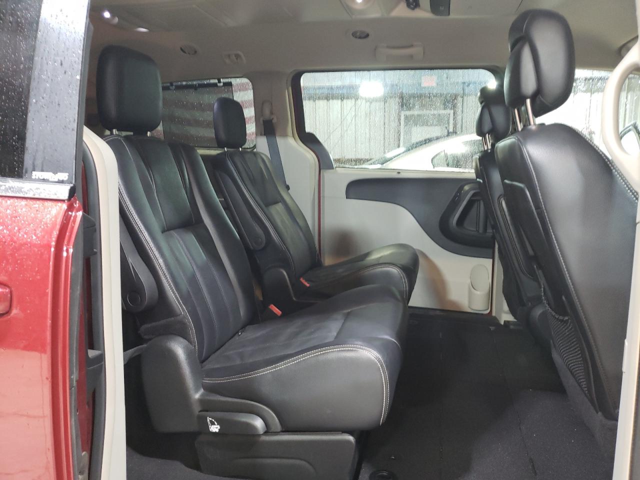 2013 Chrysler Town & Country - Image 11