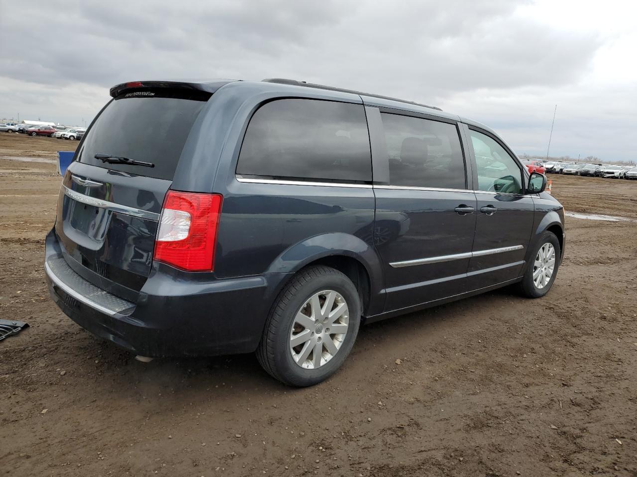 2014 Chrysler Town & Country - Image 3