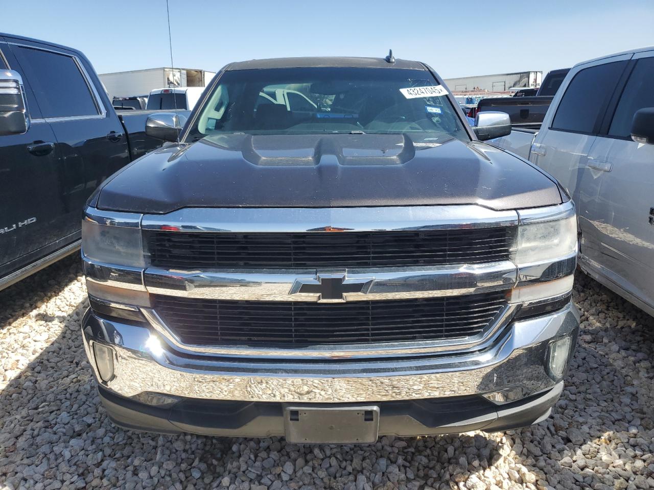2016 Chevrolet Silverado - Image 5
