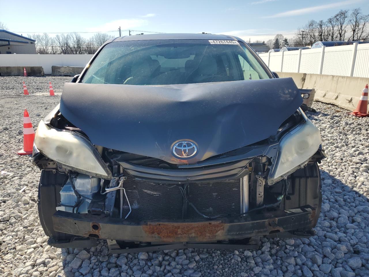 2011 Toyota Sienna - Image 5