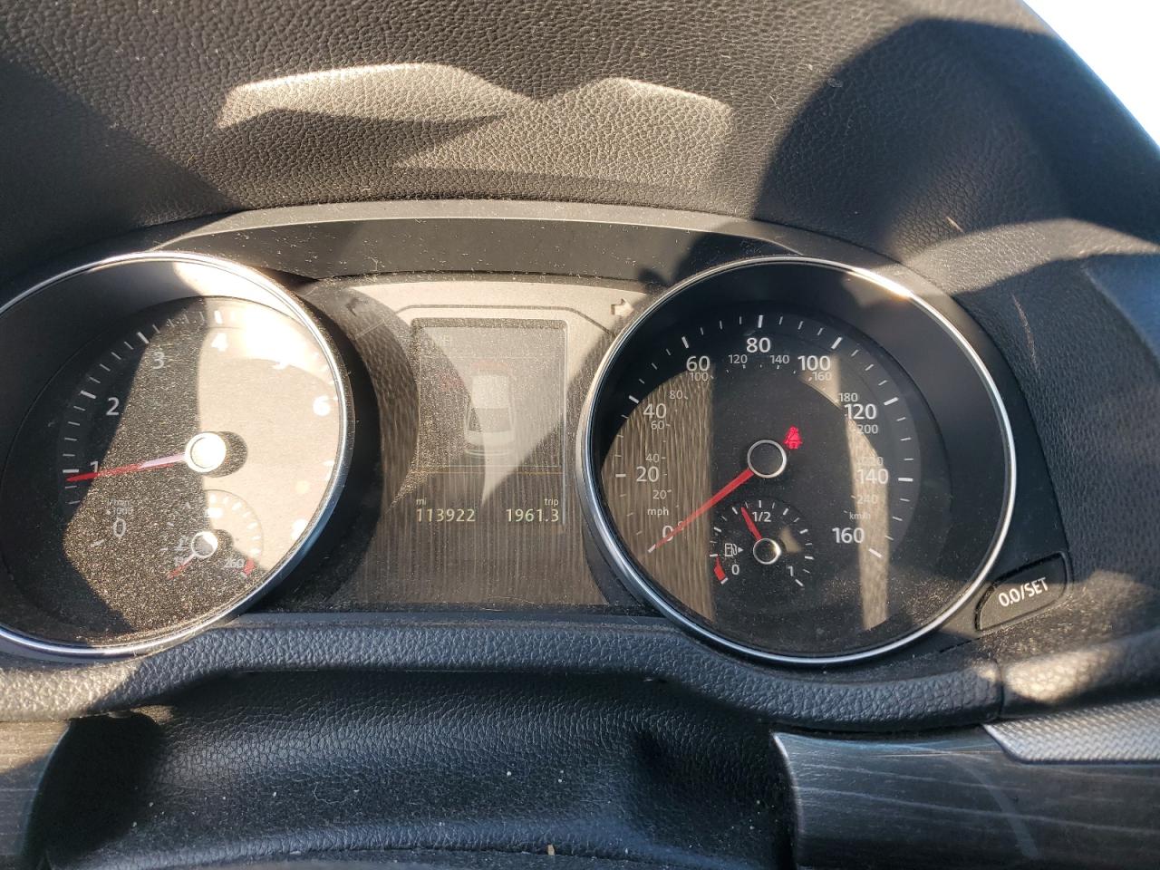 2017 Volkswagen Passat - Image 9