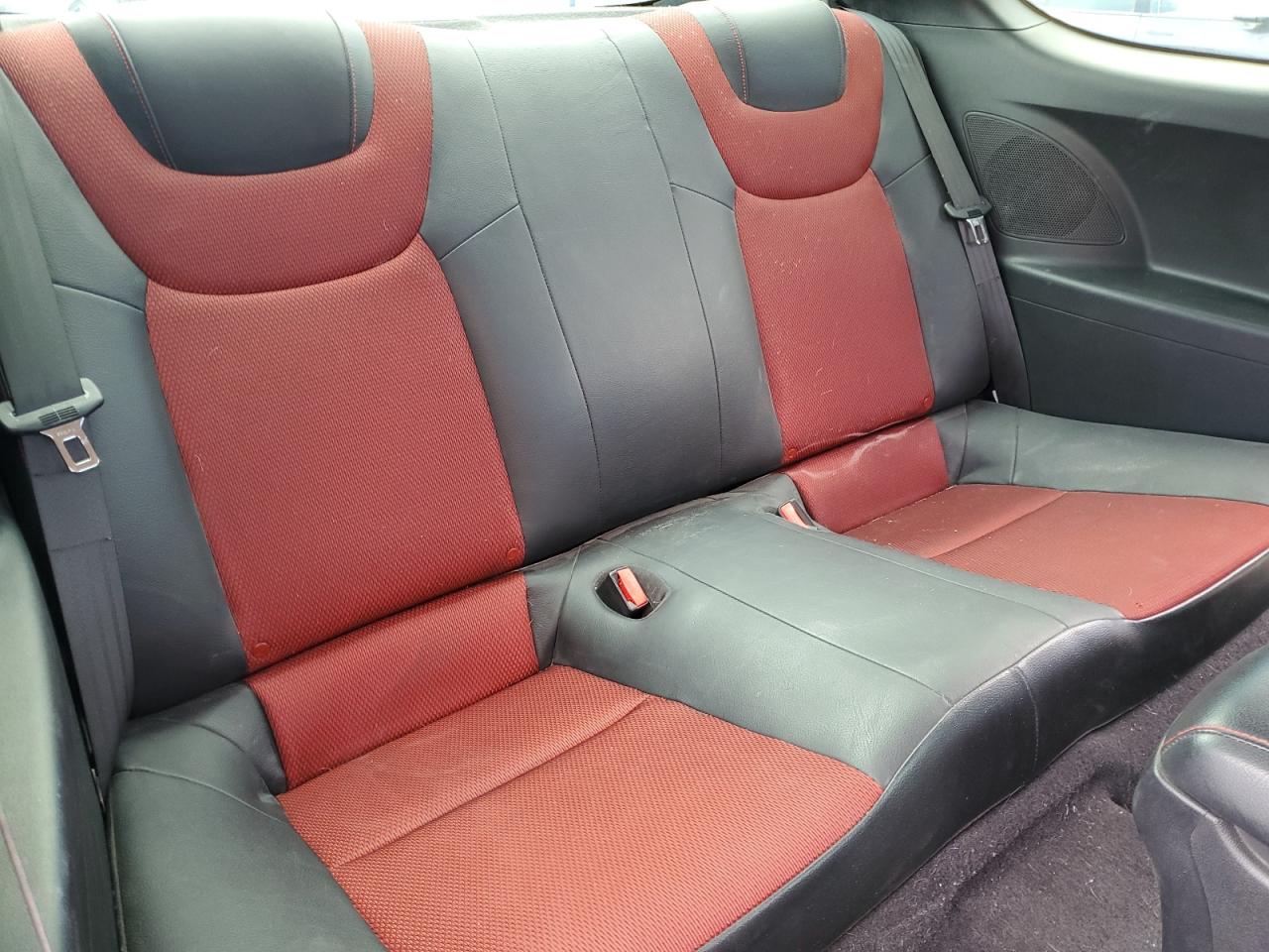 2011 Hyundai Genesis - Image 10