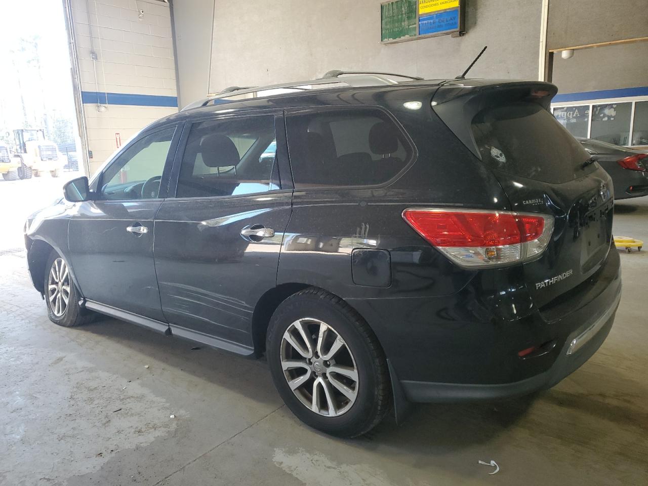 2015 Nissan Pathfinder - Image 2