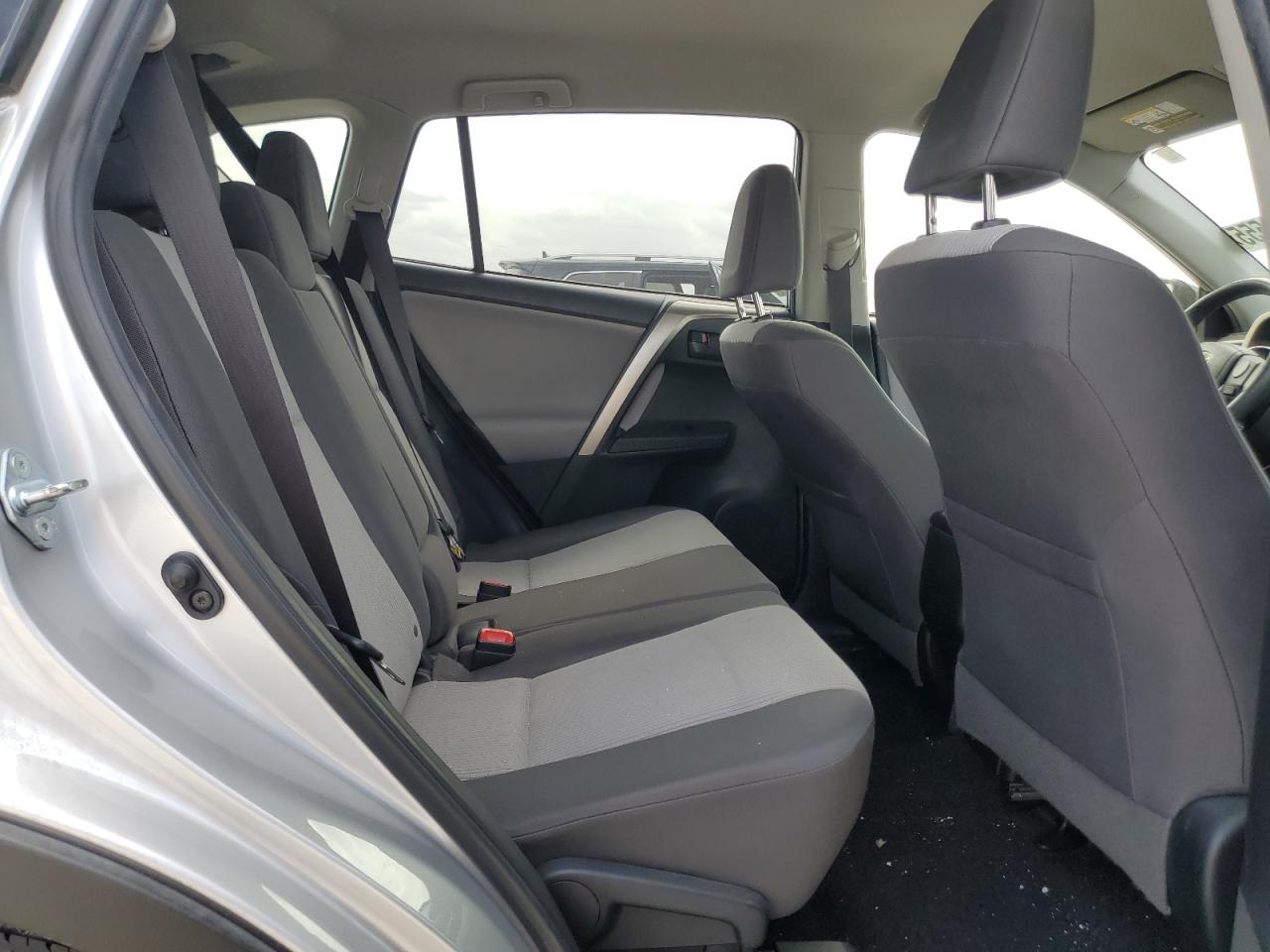 2015 Toyota RAV 4 - Image 11