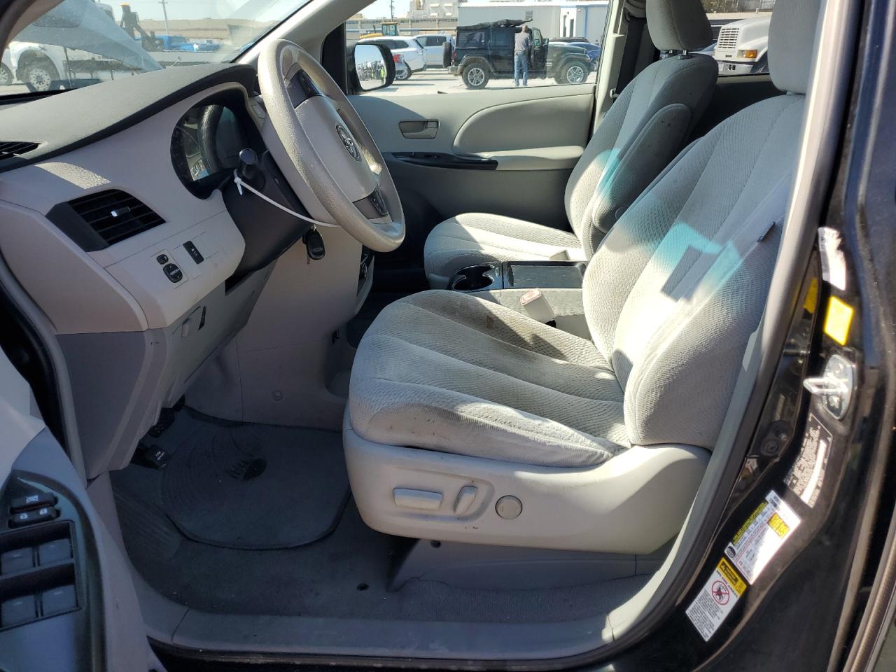2011 Toyota Sienna - Image 7