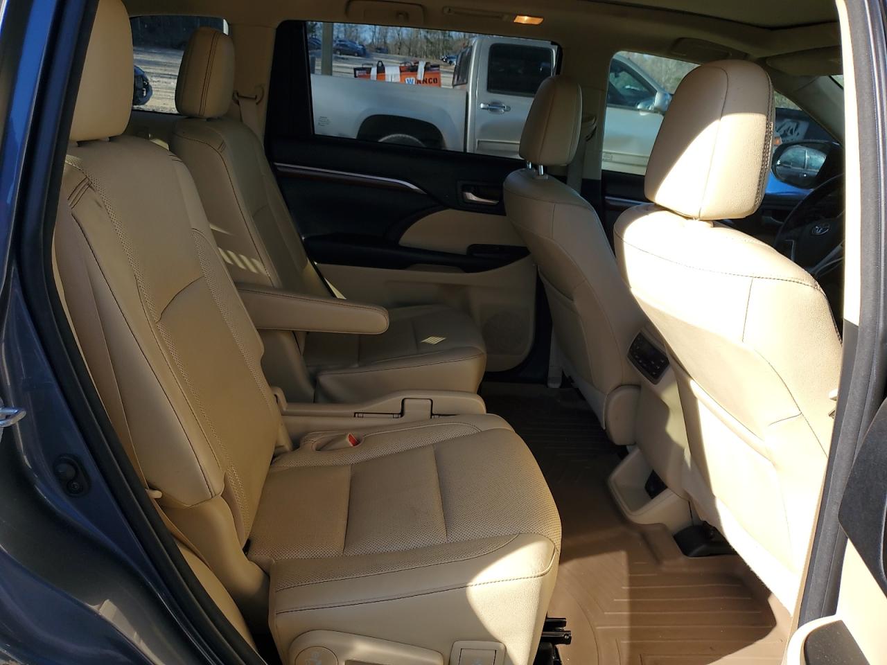 2018 Toyota Highlander - Image 10