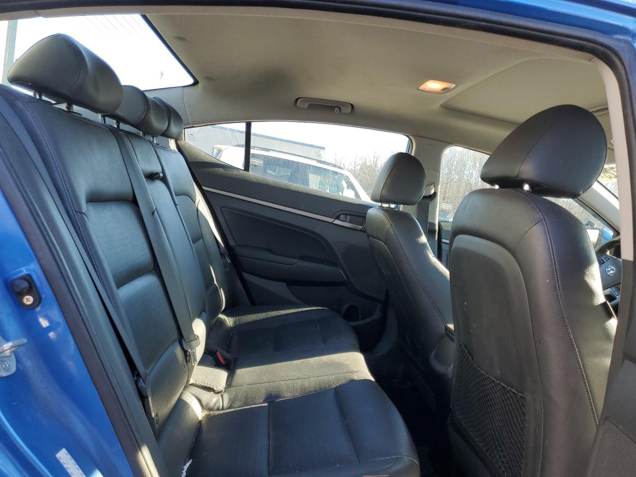 2017 Hyundai Elantra - Image 10
