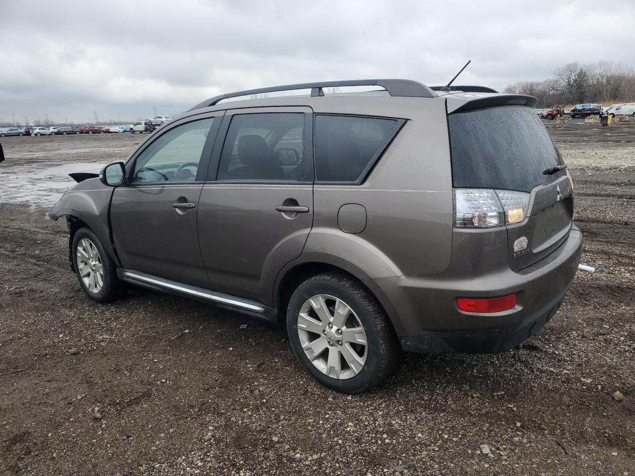 2012 Mitsubishi Outlander - Image 2