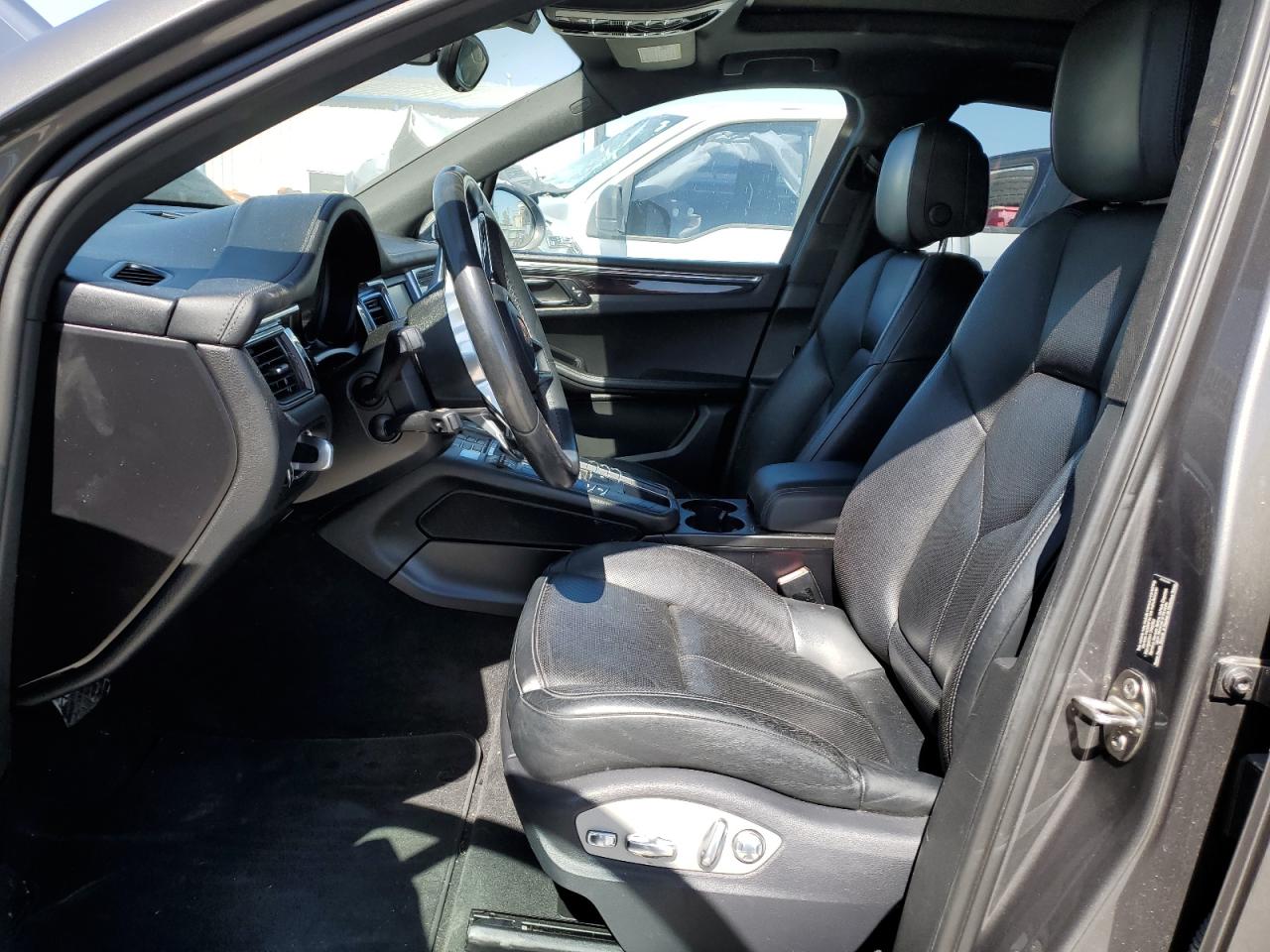 2015 Porsche Macan S VIN: WP1AB2A59FLB64454 Lot: 48948925