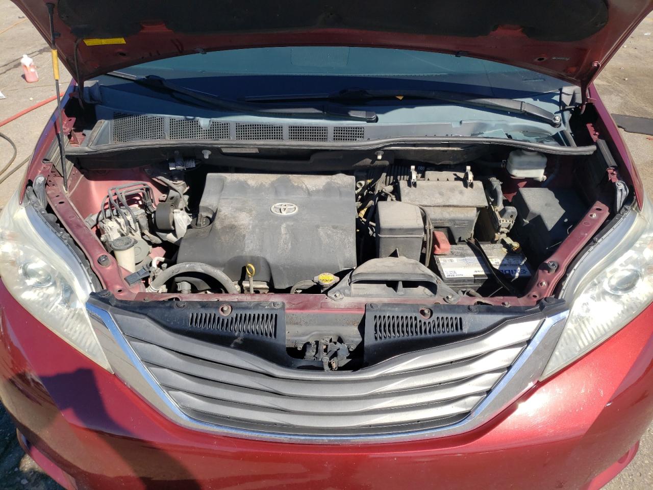 2013 Toyota Sienna - Image 12