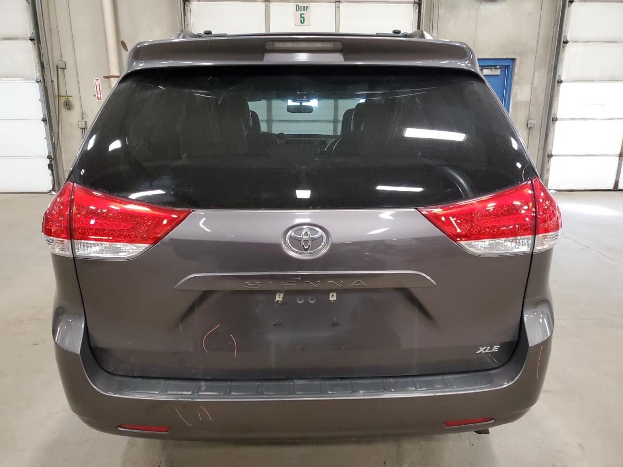 2012 Toyota Sienna - Image 6