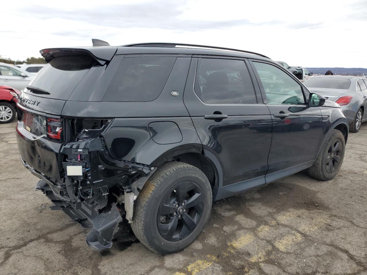 2023 Land Rover Discovery - Image 3