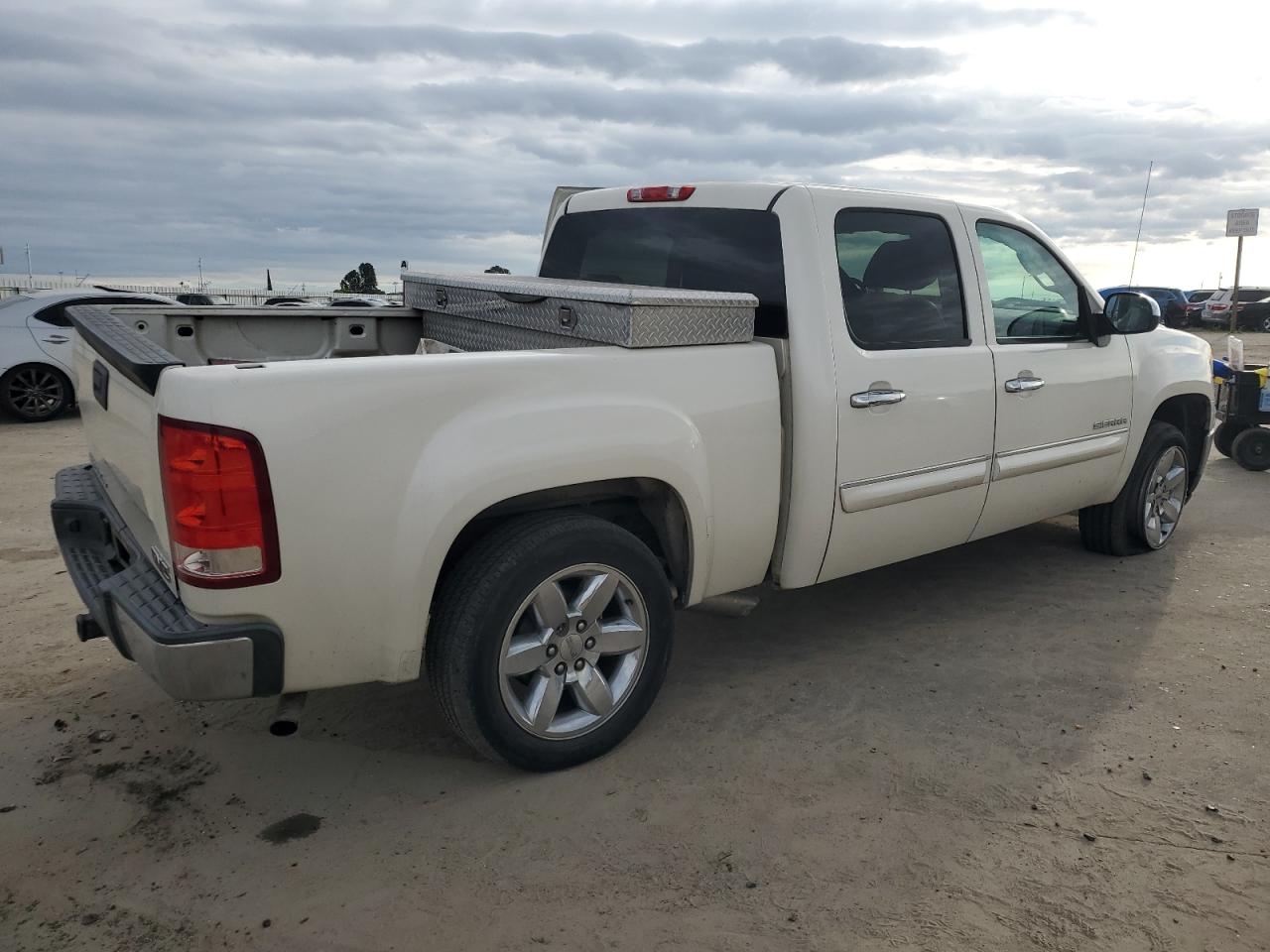 2013 GMC Sierra - Image 3