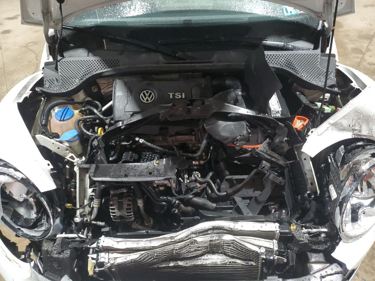2015 Volkswagen Beetle - Image 11
