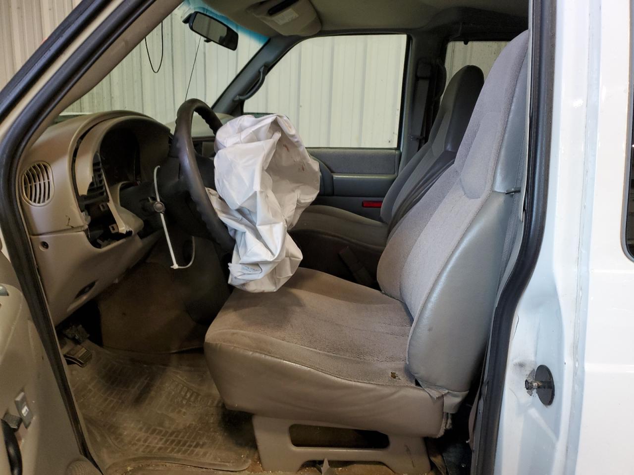 2003 Chevrolet Astro - Image 7
