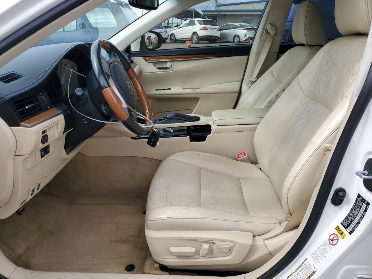 2015 Lexus ES - Image 7