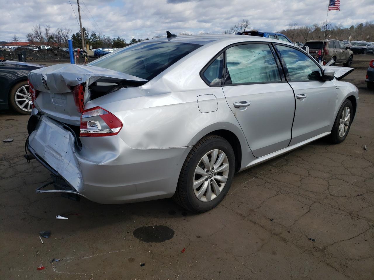 2015 Volkswagen Passat - Image 3