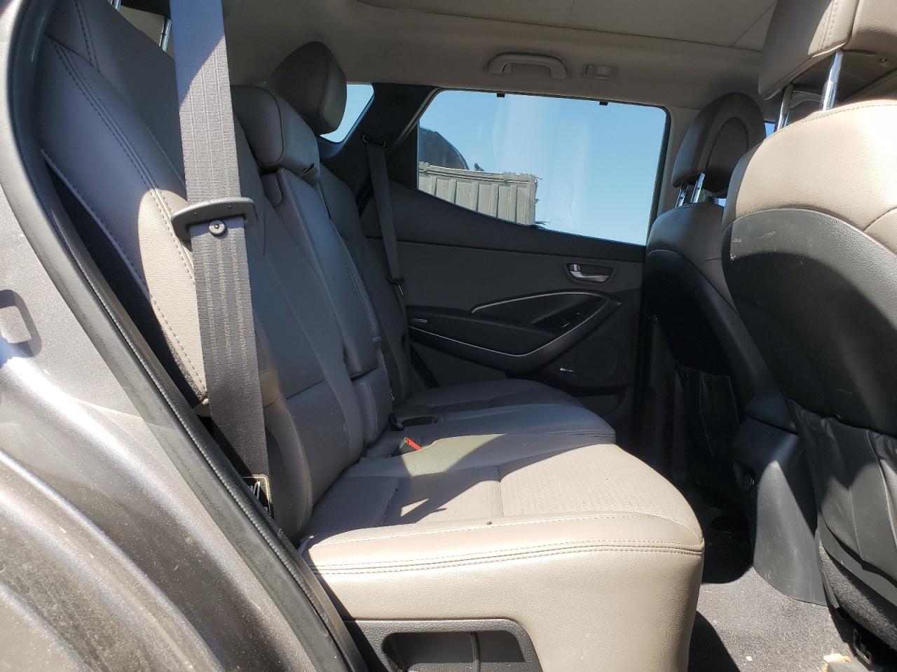 2013 Hyundai Santa Fe - Image 11