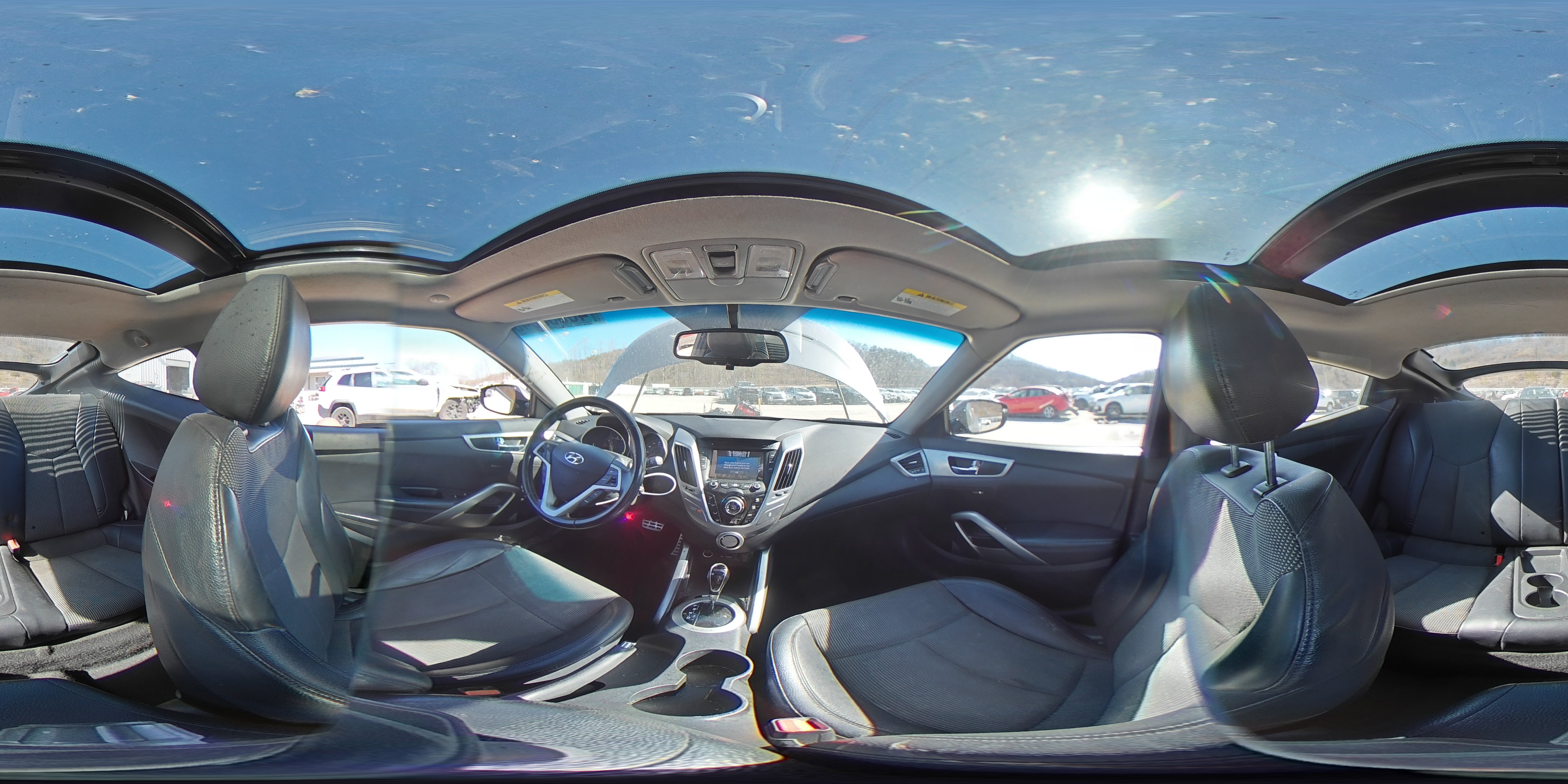 2015 Hyundai Veloster - Image 13