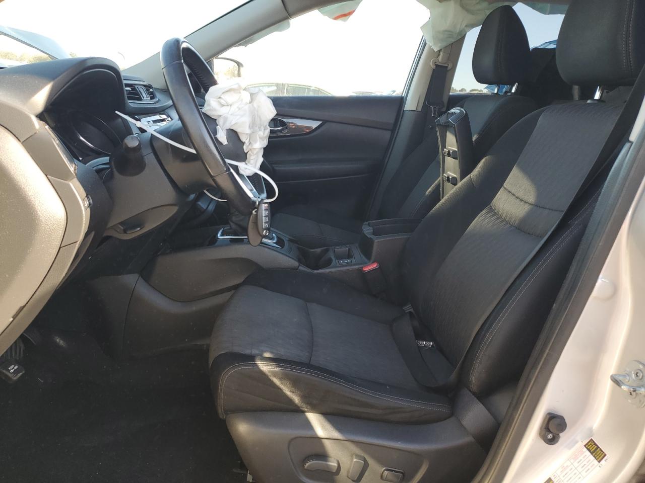 2017 Nissan Rogue - Image 7