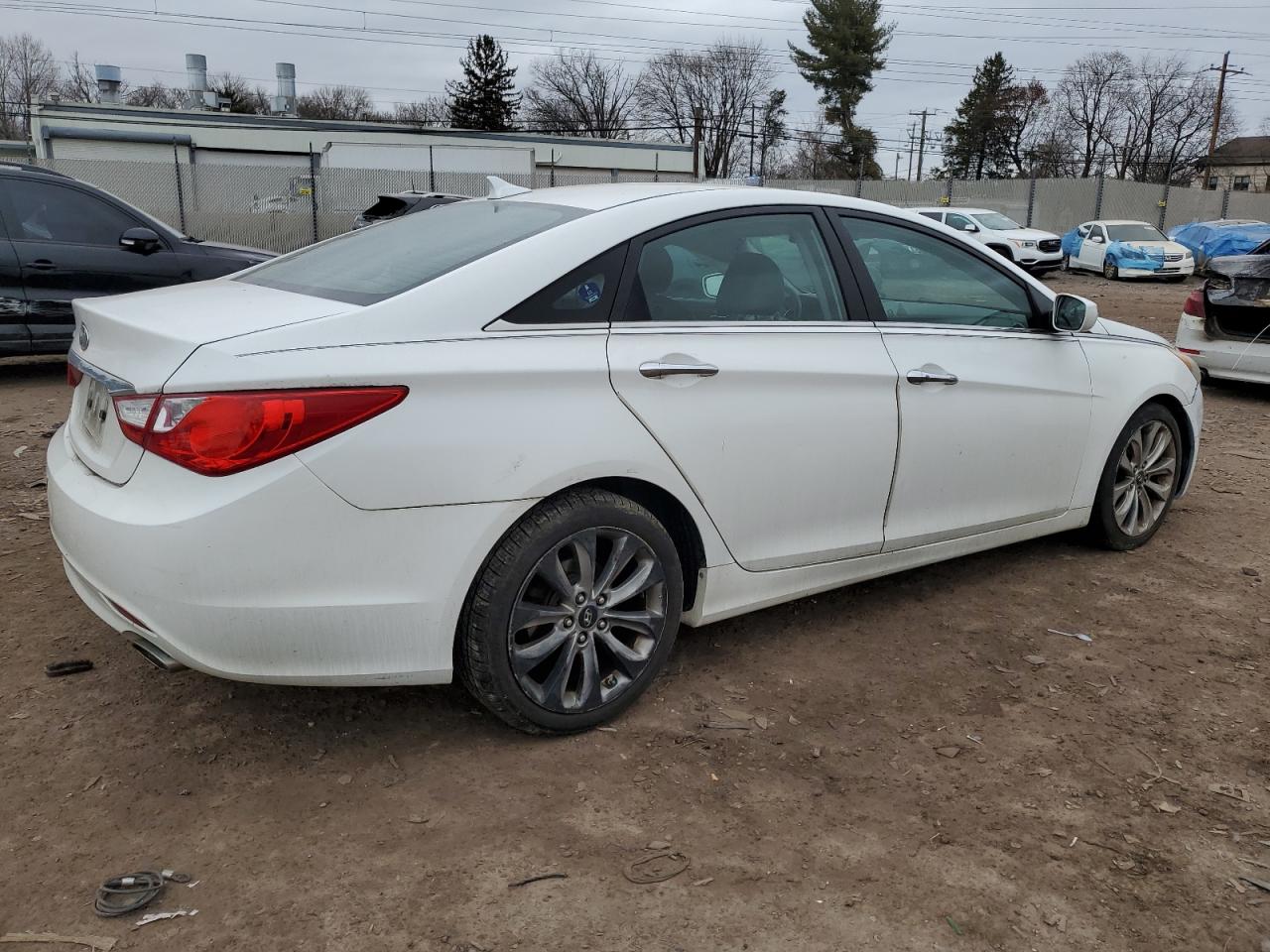 2011 Hyundai Sonata - Image 3