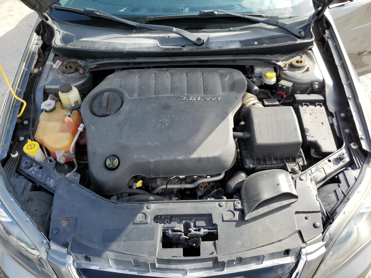2013 Chrysler 200 - Image 11