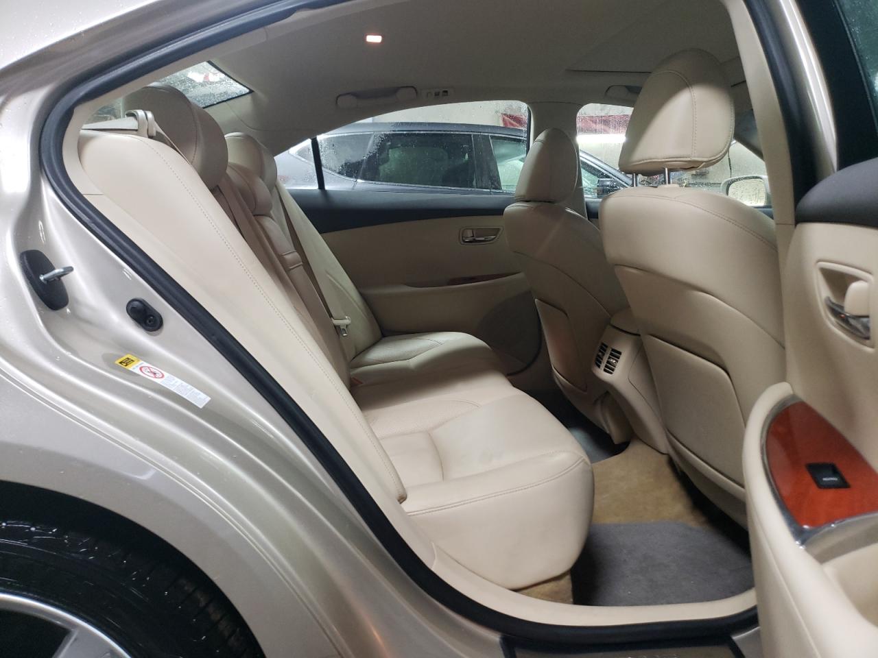 2010 Lexus ES - Image 10