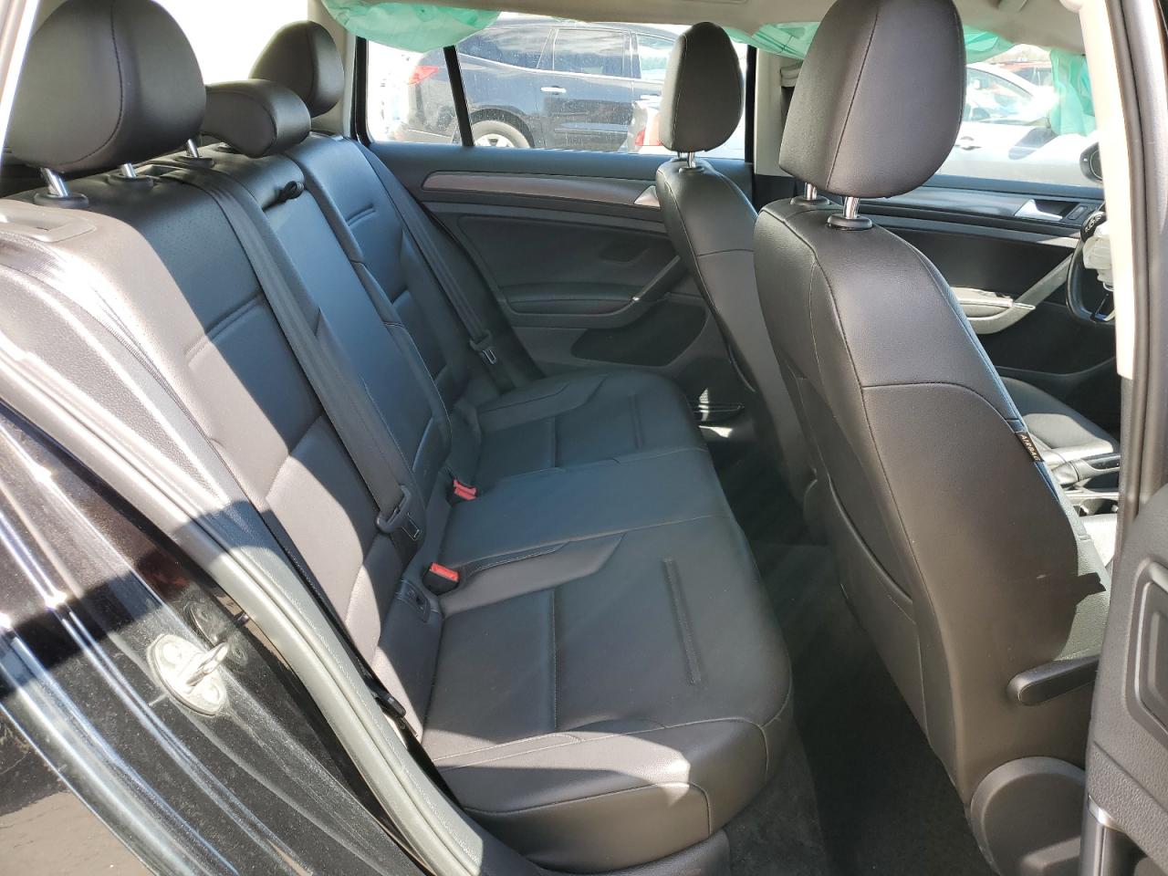 2019 Volkswagen Golf - Image 10