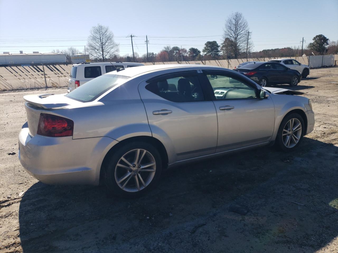 2011 Dodge Avenger - Image 3