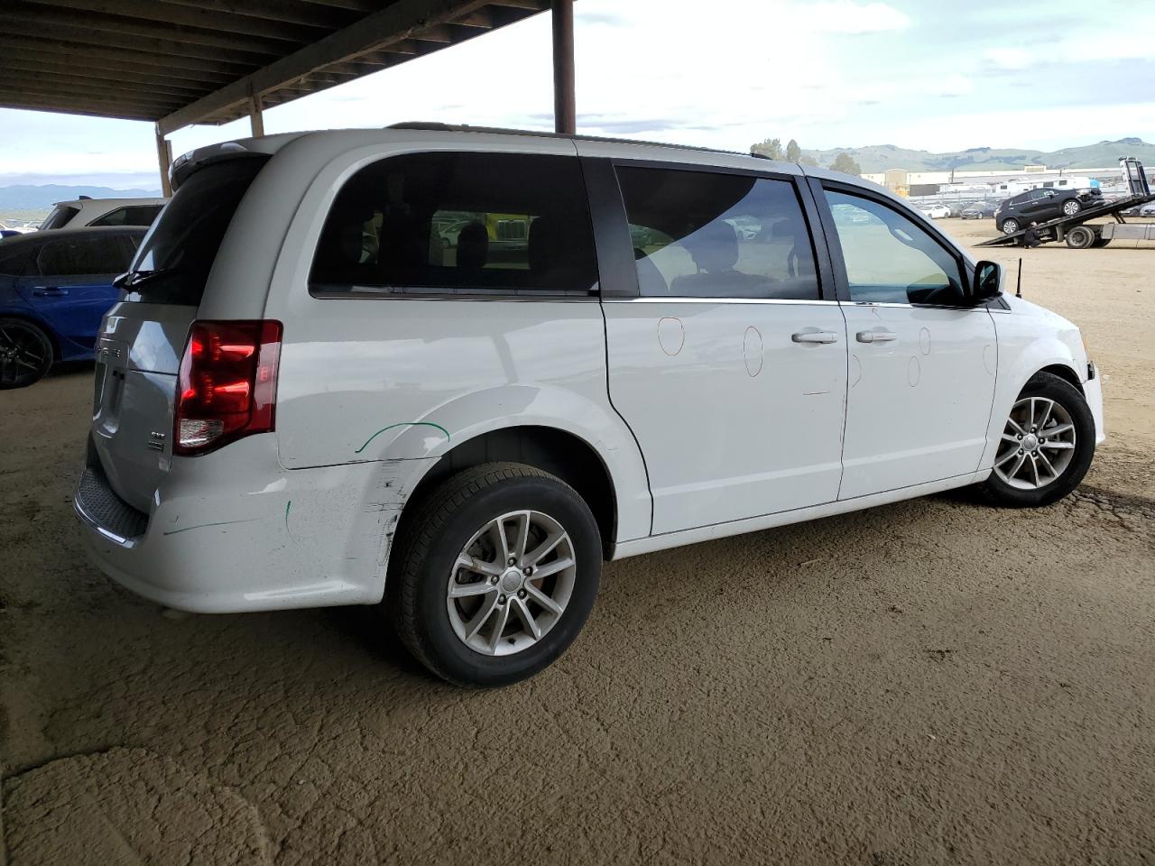 2019 Dodge Caravan - Image 3