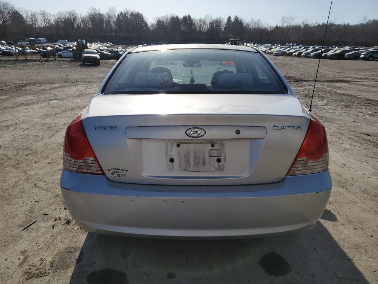 2004 Hyundai Elantra - Image 6