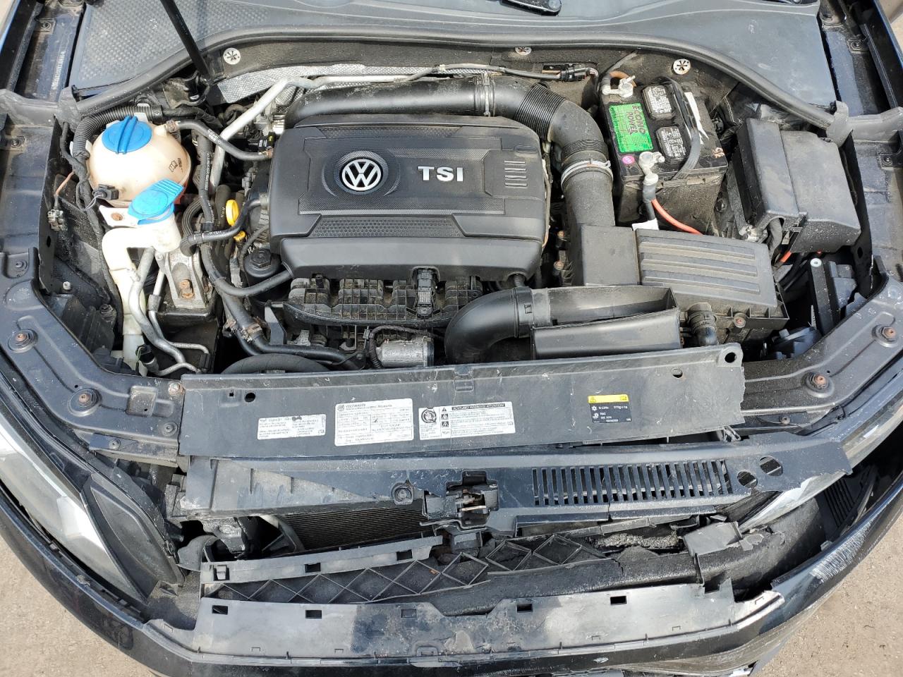 2015 Volkswagen Passat - Image 11