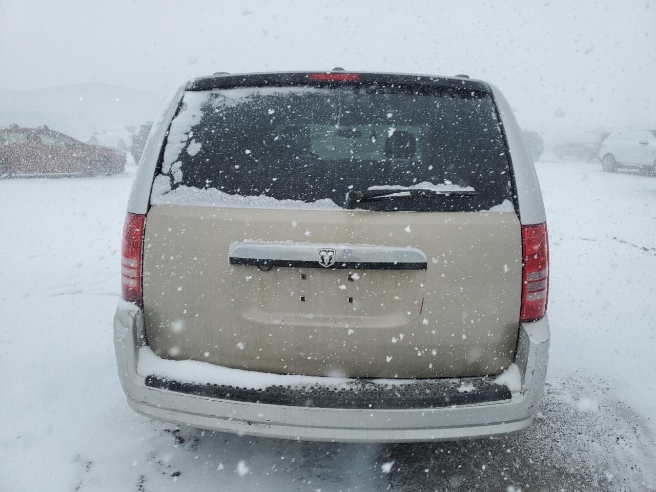 2010 Chrysler Town & Country - Image 6